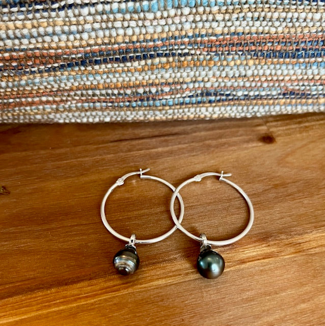 Sterling silver hoop with Tahitian pearl charm