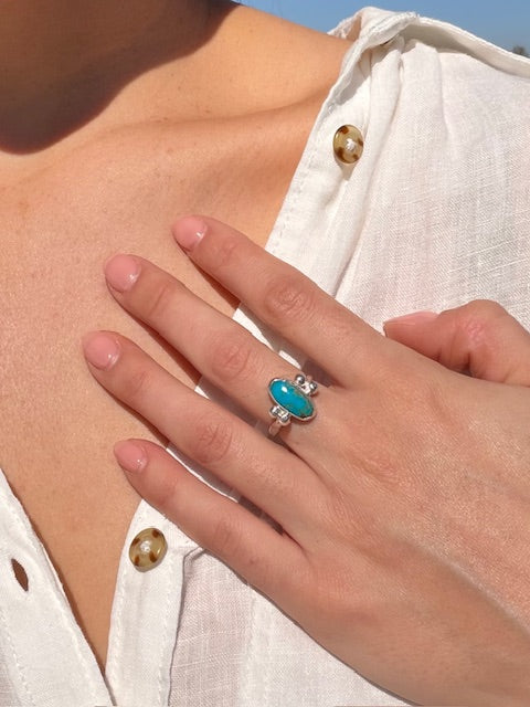 Handcrafted oval "Kingman" turquoise silver ring