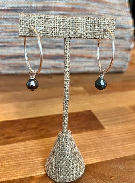 Sterling silver hoop with Tahitian pearl charm