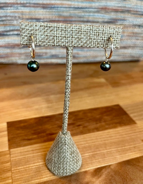 Sterling silver hoop post earring with tahitian pearl charm
