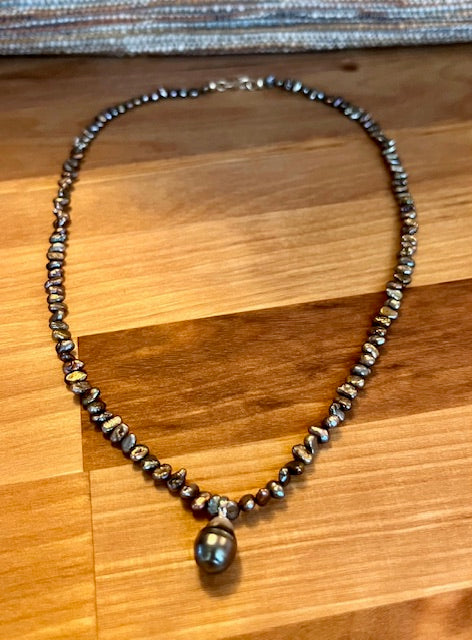 Freshwater pearl necklace with Tahitian pearl pendant