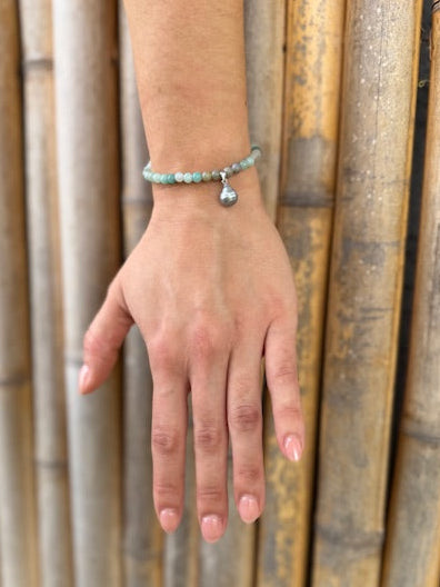 Aventurine beaded bracelet with Tahitian pearl charm