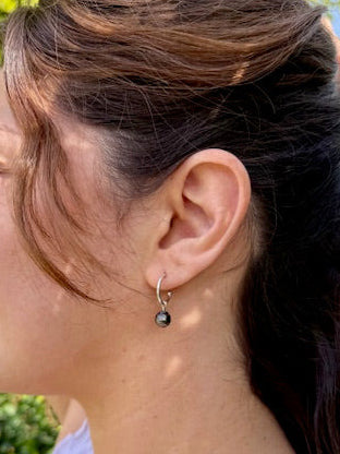Sterling silver hoop post earring with tahitian pearl charm