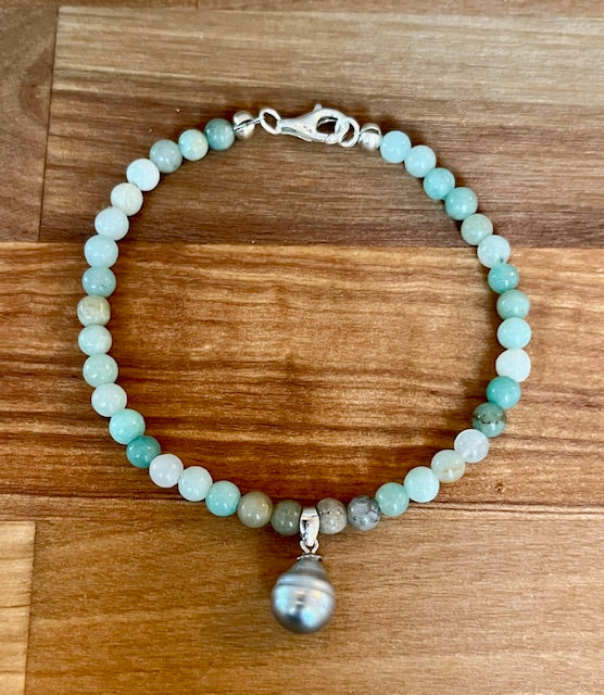 Aventurine beaded bracelet with Tahitian pearl charm